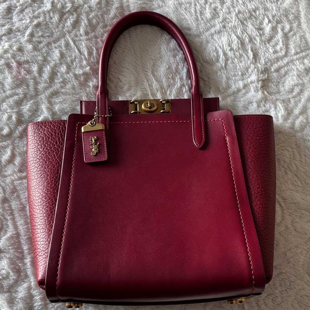 Coach 1941 Troupe in Red